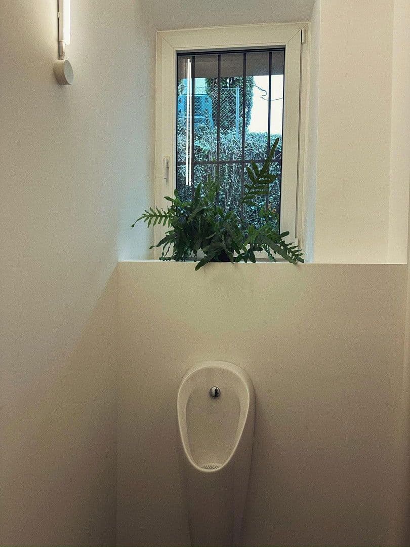 Prenájom kancelárie 135 m², Stuttgart, Bádensko-Wurttembersko Prenájom kancelárie 135 m², Stuttgart, Bádensko-Wurttembersko