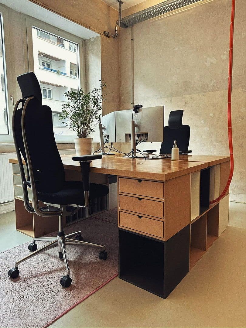 Prenájom kancelárie 135 m², Stuttgart, Bádensko-Wurttembersko Prenájom kancelárie 135 m², Stuttgart, Bádensko-Wurttembersko