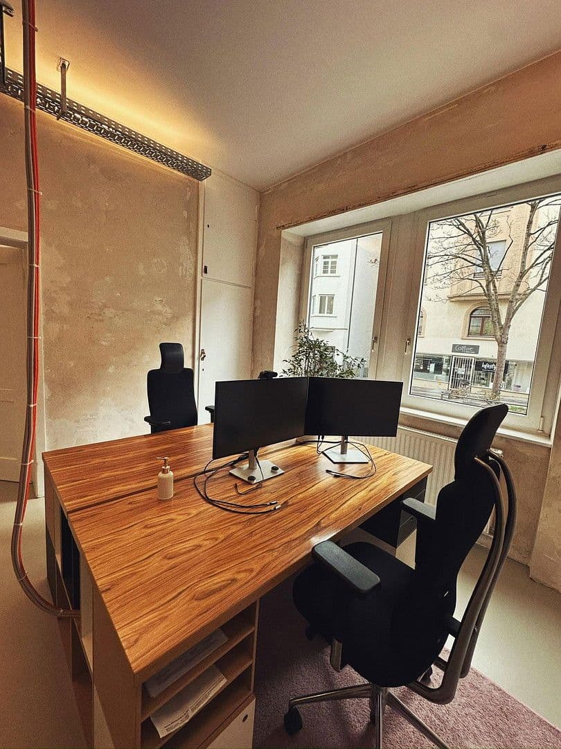 Prenájom kancelárie 135 m², Stuttgart, Bádensko-Wurttembersko Prenájom kancelárie 135 m², Stuttgart, Bádensko-Wurttembersko