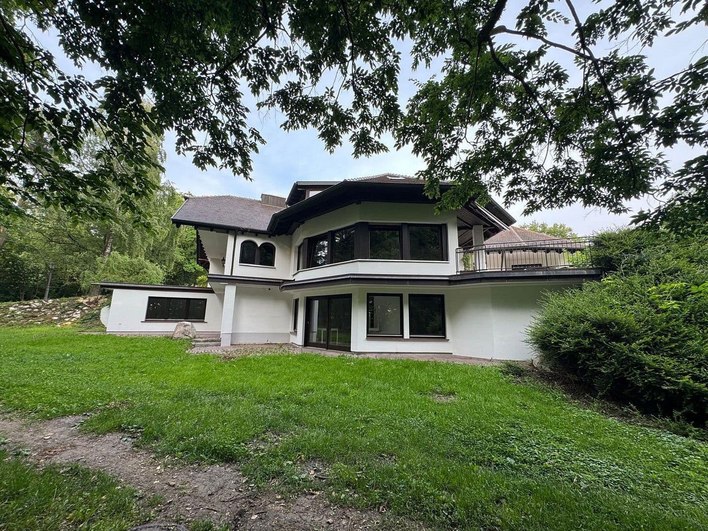 Predaj domu 540 m², pozemek 5.943 m², Waldweg 15, Kötz, Bavorsko Predaj domu 540 m², pozemek 5.943 m², Waldweg 15, Kötz, Bavorsko