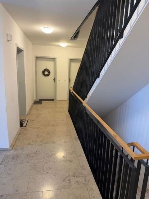 Prenájom bytu 3-izbový 83 m², Leinweberweg 45, München, Bavorsko Prenájom bytu 3-izbový 83 m², Leinweberweg 45, München, Bavorsko