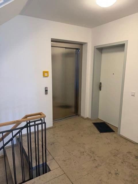 Prenájom bytu 3-izbový 83 m², Leinweberweg 45, München, Bavorsko Prenájom bytu 3-izbový 83 m², Leinweberweg 45, München, Bavorsko