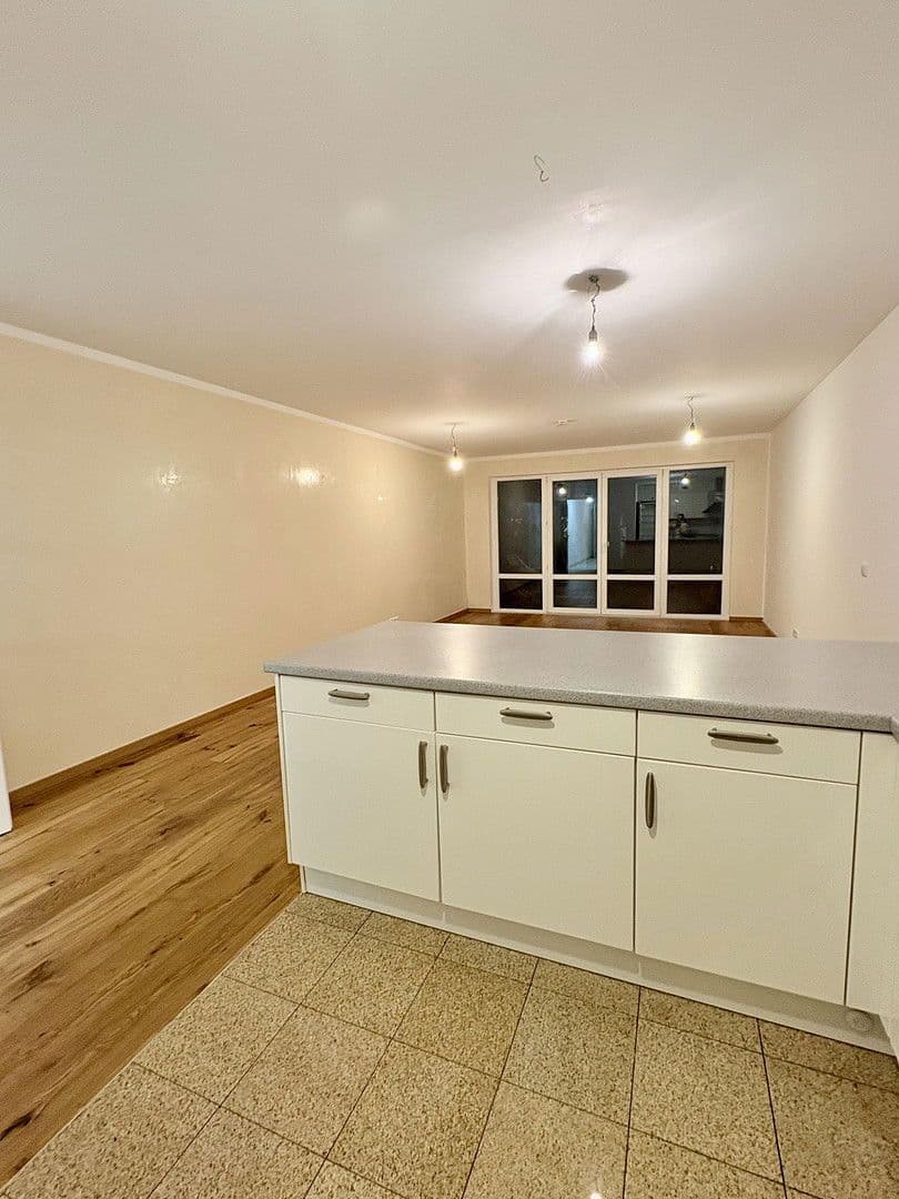 Prenájom bytu 2-izbový 72 m², München, Bavorsko Prenájom bytu 2-izbový 72 m², München, Bavorsko