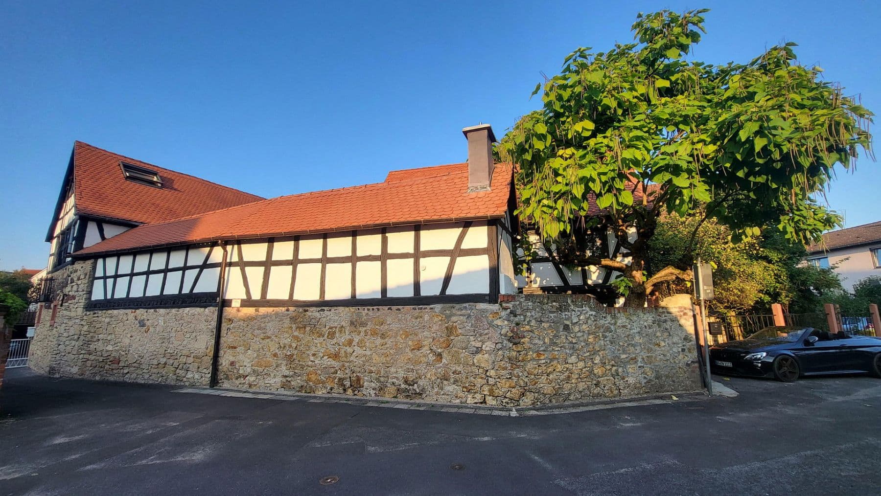 Predaj domu 280 m², pozemek 379 m², Rodenbach, Hesensko Predaj domu 280 m², pozemek 379 m², Rodenbach, Hesensko