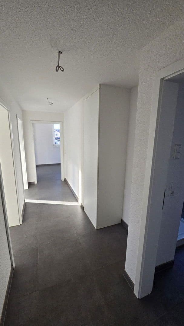 Prenájom bytu 4-izbový 68 m², Gemmingen, Bádensko-Wurttembersko Prenájom bytu 4-izbový 68 m², Gemmingen, Bádensko-Wurttembersko