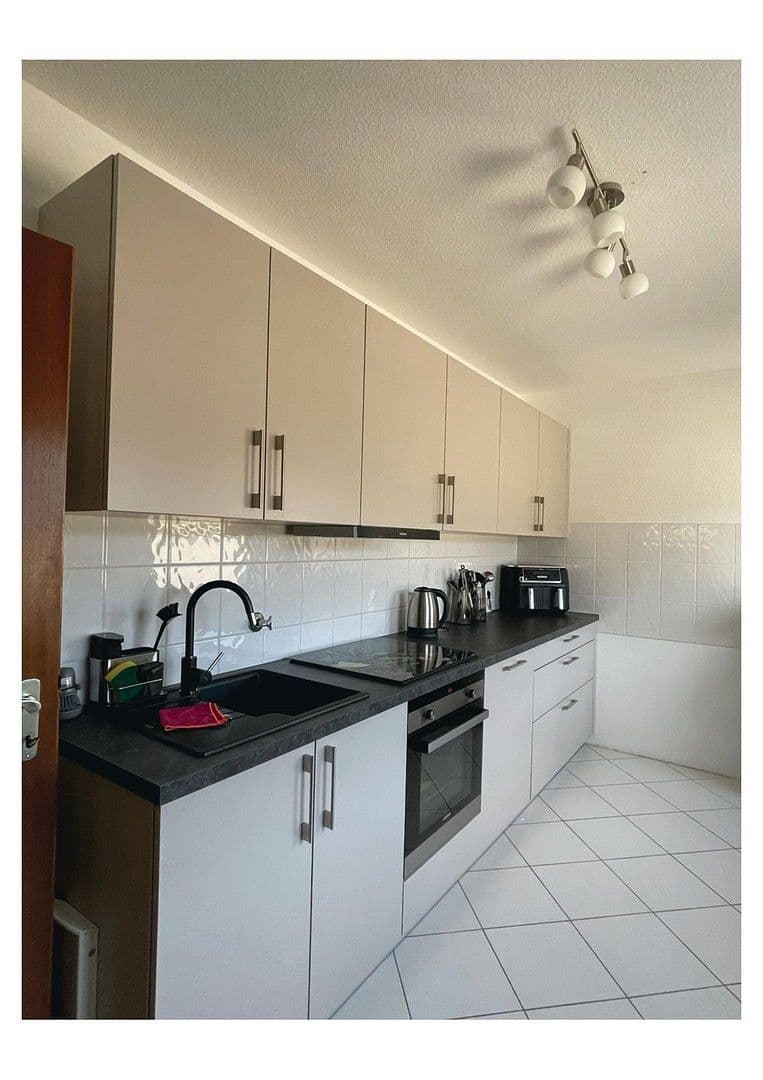 Prenájom bytu 3-izbový 83 m², Ludwigshafen, Porýnie-Falcko Prenájom bytu 3-izbový 83 m², Ludwigshafen, Porýnie-Falcko