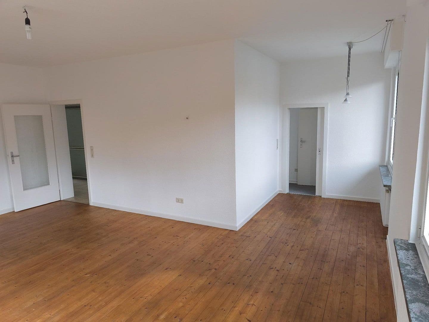 Prenájom bytu 2-izbový 79 m², Rheinuferweg 44, Bornheim, Severné Porýnie - Westfálsko Prenájom bytu 2-izbový 79 m², Rheinuferweg 44, Bornheim, Severné Porýnie - Westfálsko