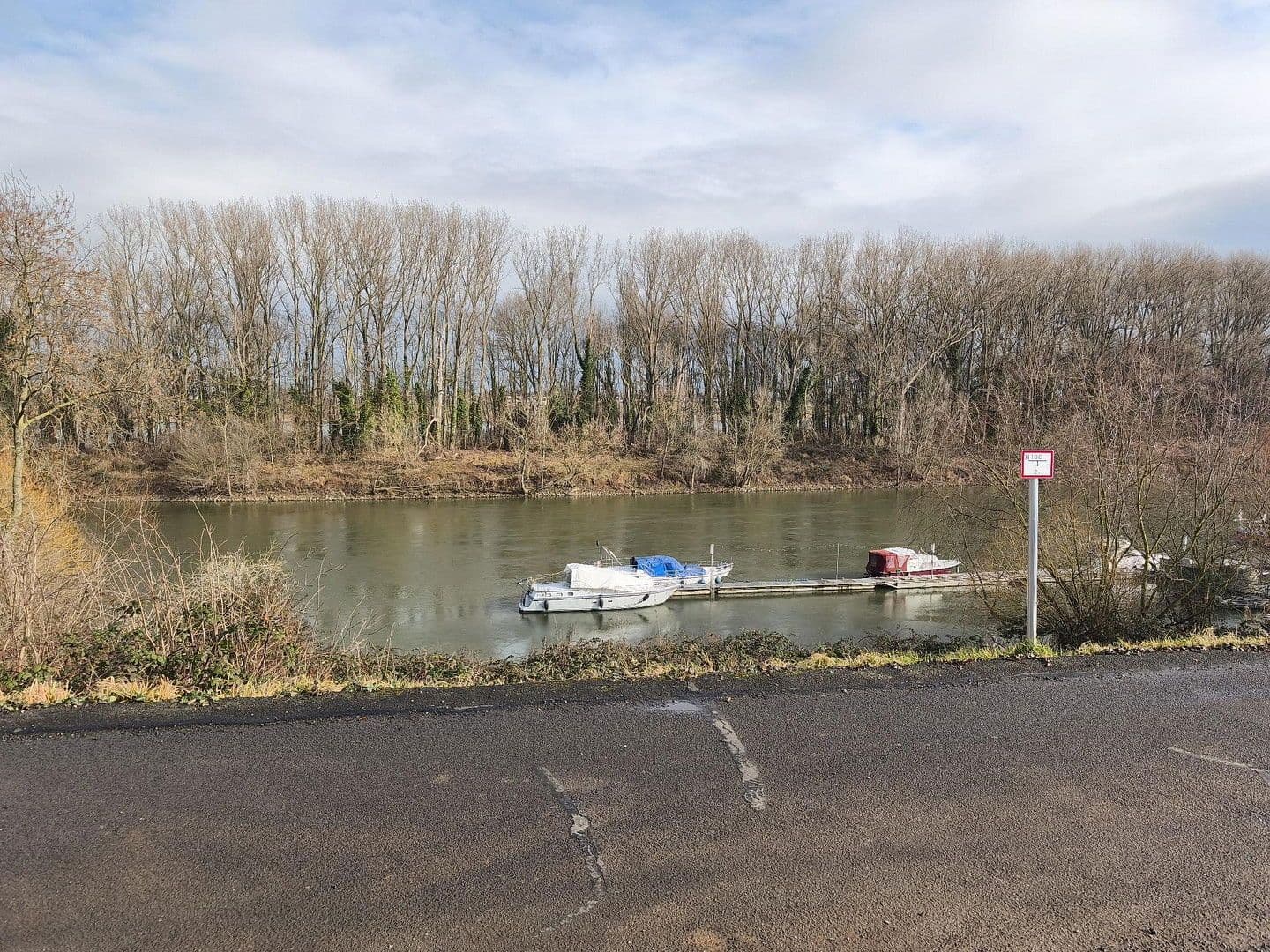 Prenájom bytu 2-izbový 79 m², Rheinuferweg 44, Bornheim, Severné Porýnie - Westfálsko Prenájom bytu 2-izbový 79 m², Rheinuferweg 44, Bornheim, Severné Porýnie - Westfálsko