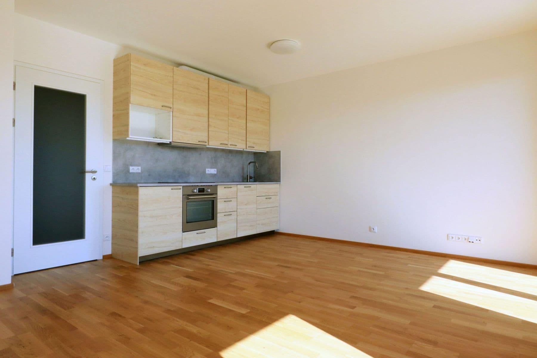 Prenájom bytu 1-izbový 33 m², Fafkových, Praha, Praha Prenájom bytu 1-izbový 33 m², Fafkových, Praha, Praha