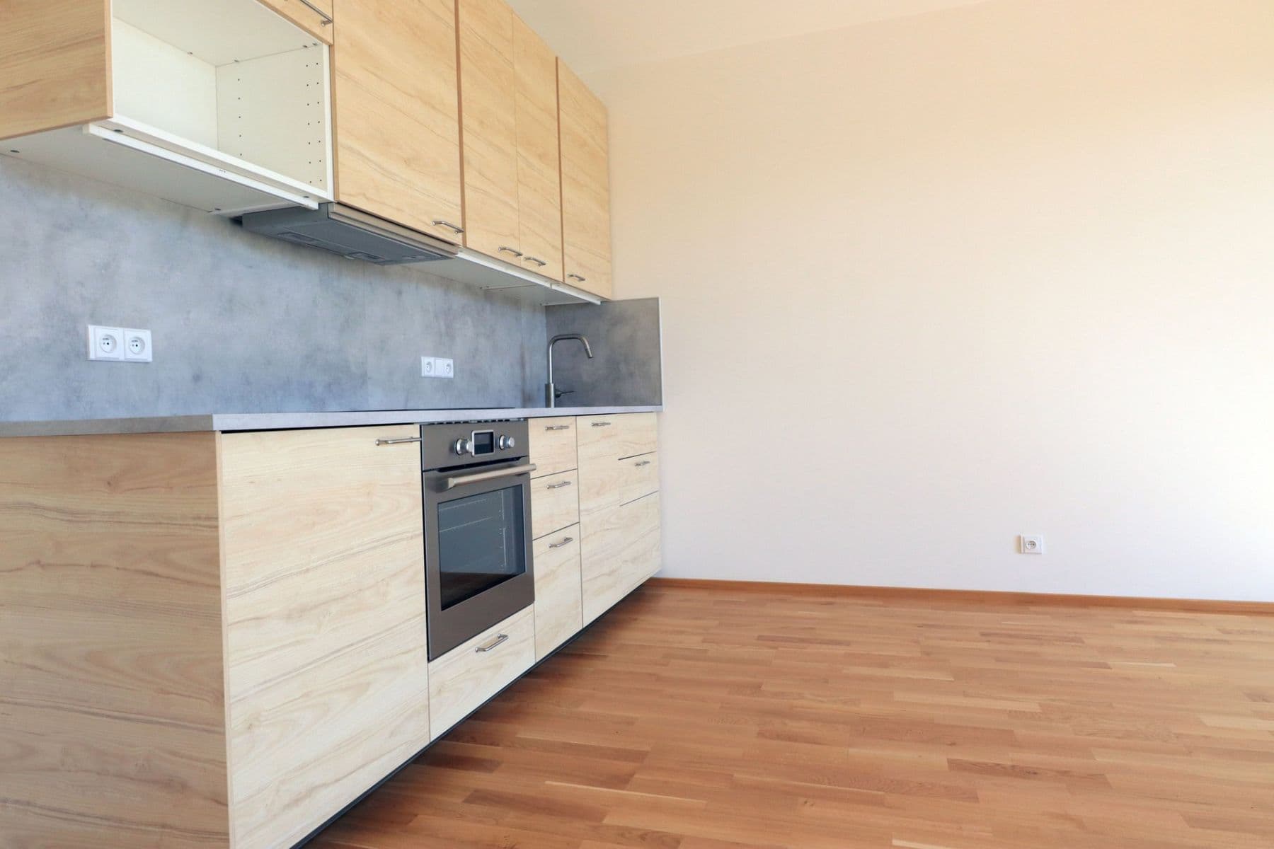 Prenájom bytu 1-izbový 33 m², Fafkových, Praha, Praha Prenájom bytu 1-izbový 33 m², Fafkových, Praha, Praha