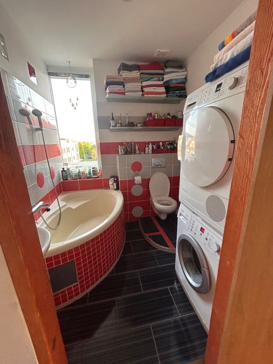 Prenájom bytu 3-izbový 60 m², Partyzánská, Chomutov, Ústecký kraj Prenájom bytu 3-izbový 60 m², Partyzánská, Chomutov, Ústecký kraj