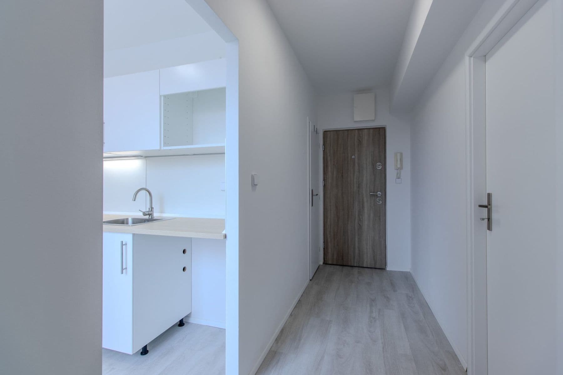 Prenájom bytu 1-izbový 32 m², sídl. Hůrka, Kralupy nad Vltavou, Středočeský kraj Prenájom bytu 1-izbový 32 m², sídl. Hůrka, Kralupy nad Vltavou, Středočeský kraj