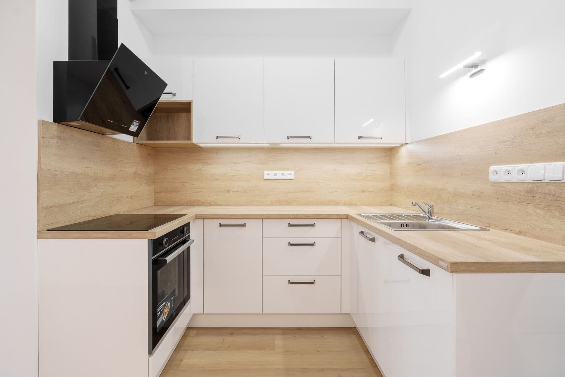 Prenájom bytu 1-izbový 41 m², Keplerova, Praha, Praha Prenájom bytu 1-izbový 41 m², Keplerova, Praha, Praha