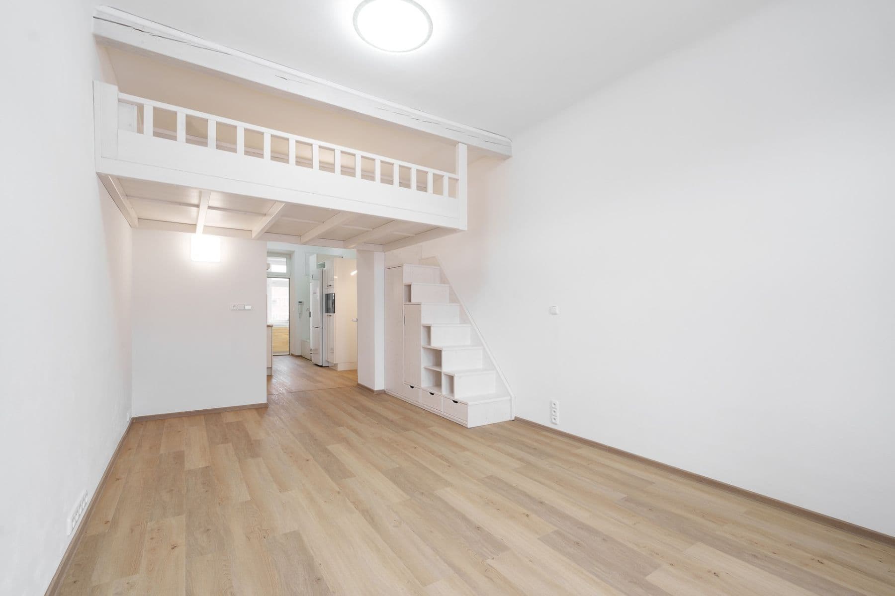 Prenájom bytu 1-izbový 41 m², Keplerova, Praha, Praha Prenájom bytu 1-izbový 41 m², Keplerova, Praha, Praha