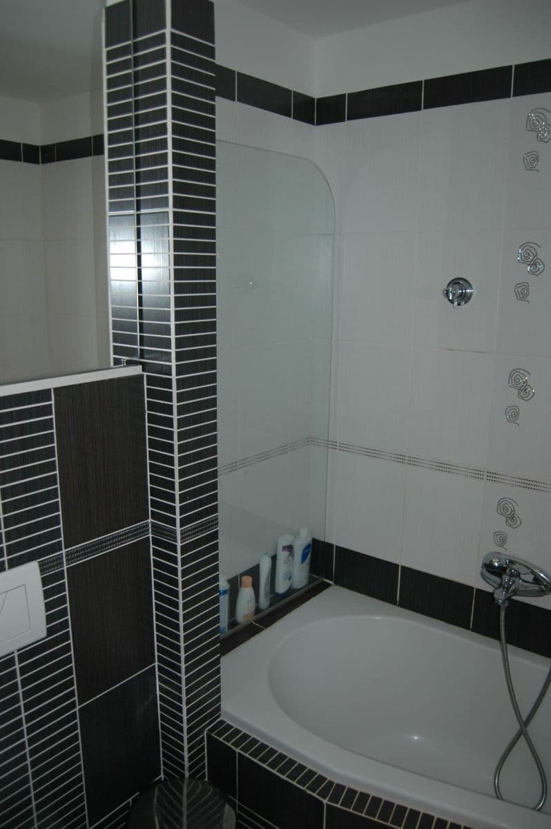 Prenájom bytu 2-izbový 50 m², Čertouská, Praha, Praha Prenájom bytu 2-izbový 50 m², Čertouská, Praha, Praha