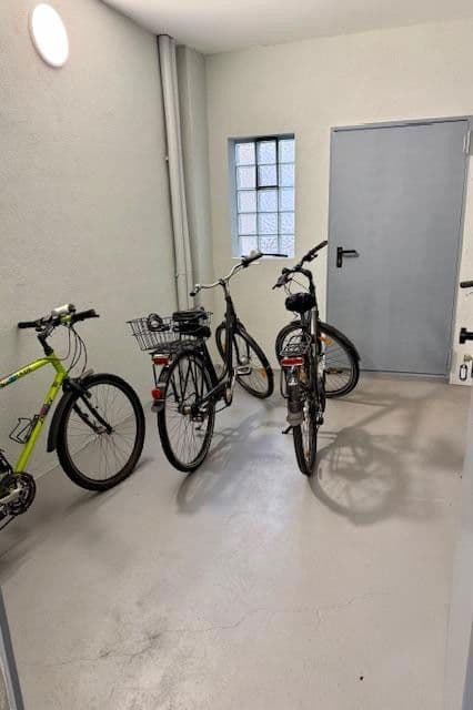 Prenájom bytu 2-izbový 80 m², Frankfurt, Hesensko Prenájom bytu 2-izbový 80 m², Frankfurt, Hesensko