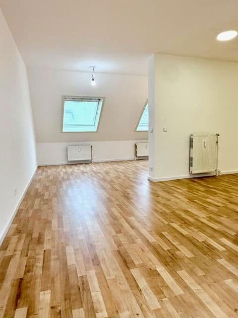 Prenájom bytu 2-izbový 80 m², Frankfurt, Hesensko Prenájom bytu 2-izbový 80 m², Frankfurt, Hesensko