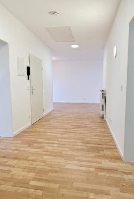 Prenájom bytu 2-izbový 80 m², Frankfurt, Hesensko Prenájom bytu 2-izbový 80 m², Frankfurt, Hesensko