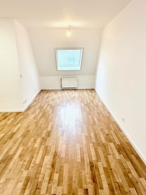 Prenájom bytu 2-izbový 80 m², Frankfurt, Hesensko Prenájom bytu 2-izbový 80 m², Frankfurt, Hesensko