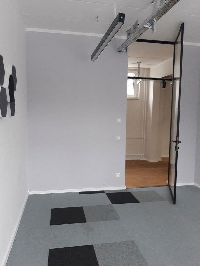 Prenájom kancelárie 1.402 m², Lichtenberg, Berlín Prenájom kancelárie 1.402 m², Lichtenberg, Berlín