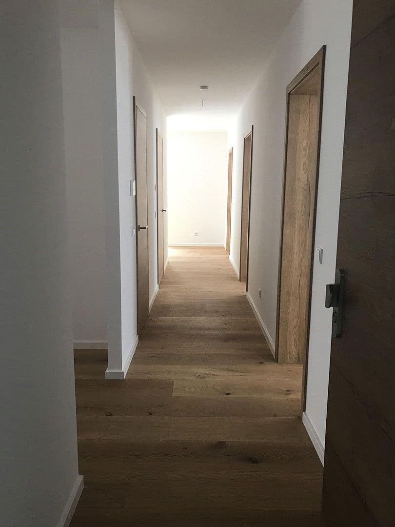 Prenájom bytu 4-izbový 169 m², Dreieich, Hesensko Prenájom bytu 4-izbový 169 m², Dreieich, Hesensko