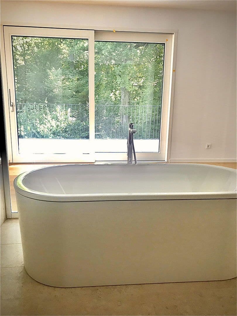 Prenájom bytu 4-izbový 169 m², Dreieich, Hesensko Prenájom bytu 4-izbový 169 m², Dreieich, Hesensko