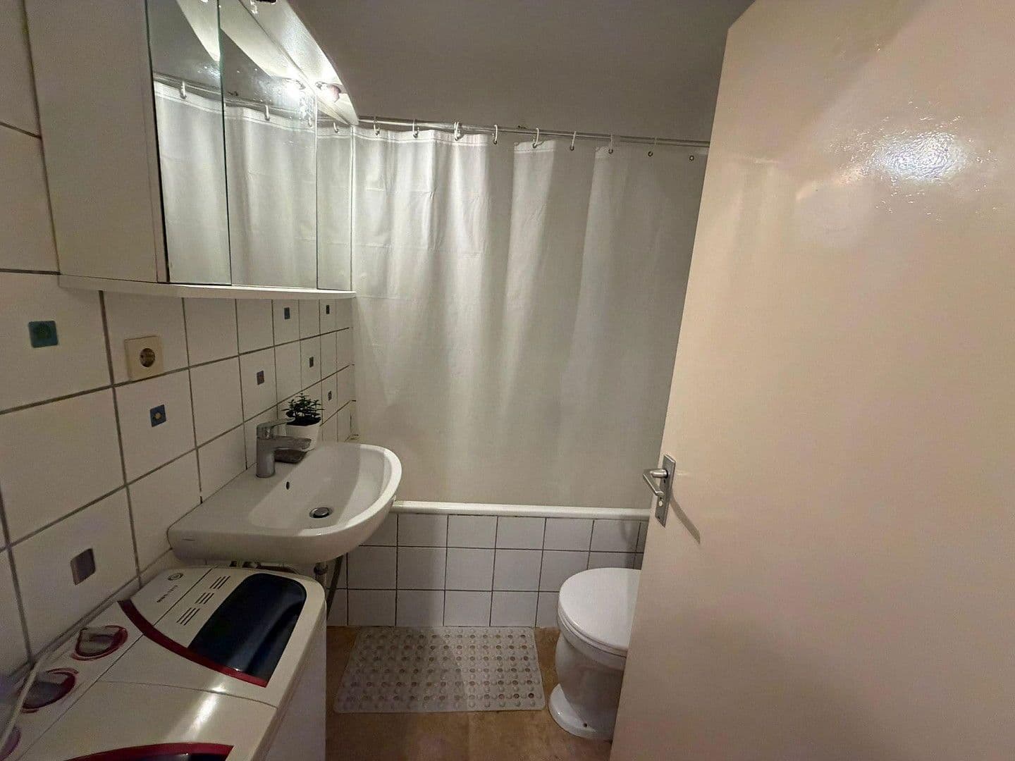 Prenájom bytu 1-izbový 30 m², Gerhart Hauptmann Straße 15, Erlangen, Bavorsko Prenájom bytu 1-izbový 30 m², Gerhart Hauptmann Straße 15, Erlangen, Bavorsko