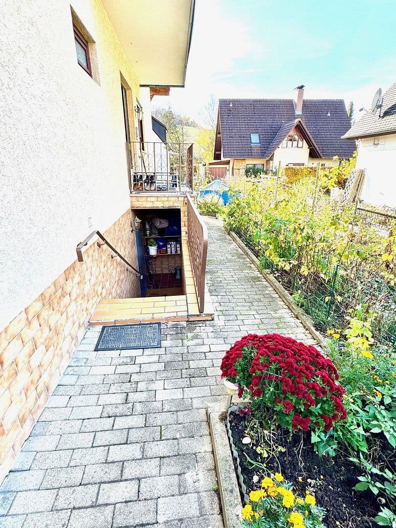 Predaj domu 220 m², pozemek 348 m², Am Nußbach, 3, Ebringen, Bádensko-Wurttembersko Predaj domu 220 m², pozemek 348 m², Am Nußbach, 3, Ebringen, Bádensko-Wurttembersko