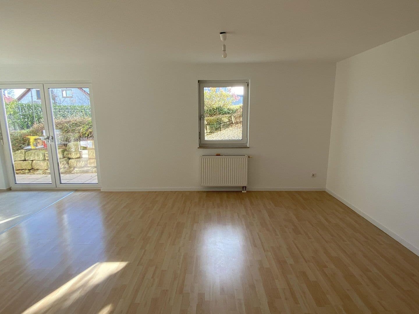 Prenájom bytu 2-izbový 79 m², Nürtingen, Bádensko-Wurttembersko Prenájom bytu 2-izbový 79 m², Nürtingen, Bádensko-Wurttembersko