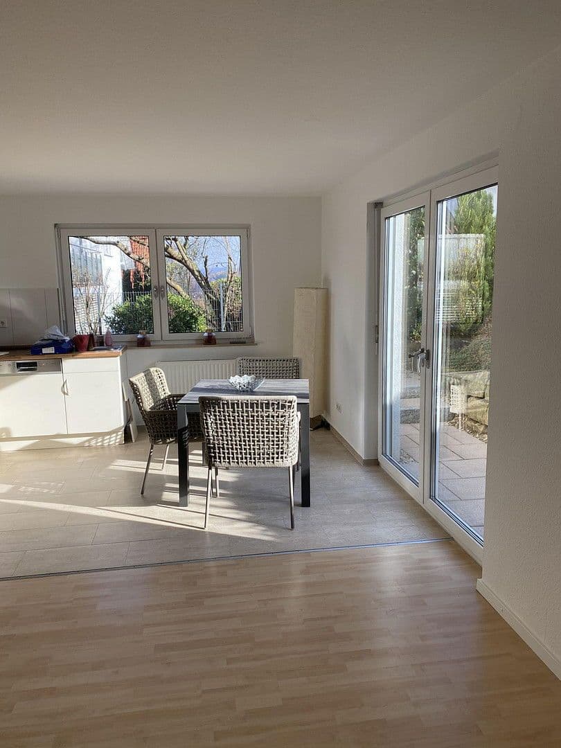 Prenájom bytu 2-izbový 79 m², Nürtingen, Bádensko-Wurttembersko Prenájom bytu 2-izbový 79 m², Nürtingen, Bádensko-Wurttembersko