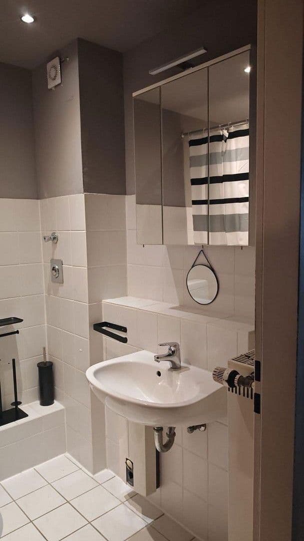 Prenájom bytu 2-izbový 57 m², Solingen, Severné Porýnie - Westfálsko Prenájom bytu 2-izbový 57 m², Solingen, Severné Porýnie - Westfálsko