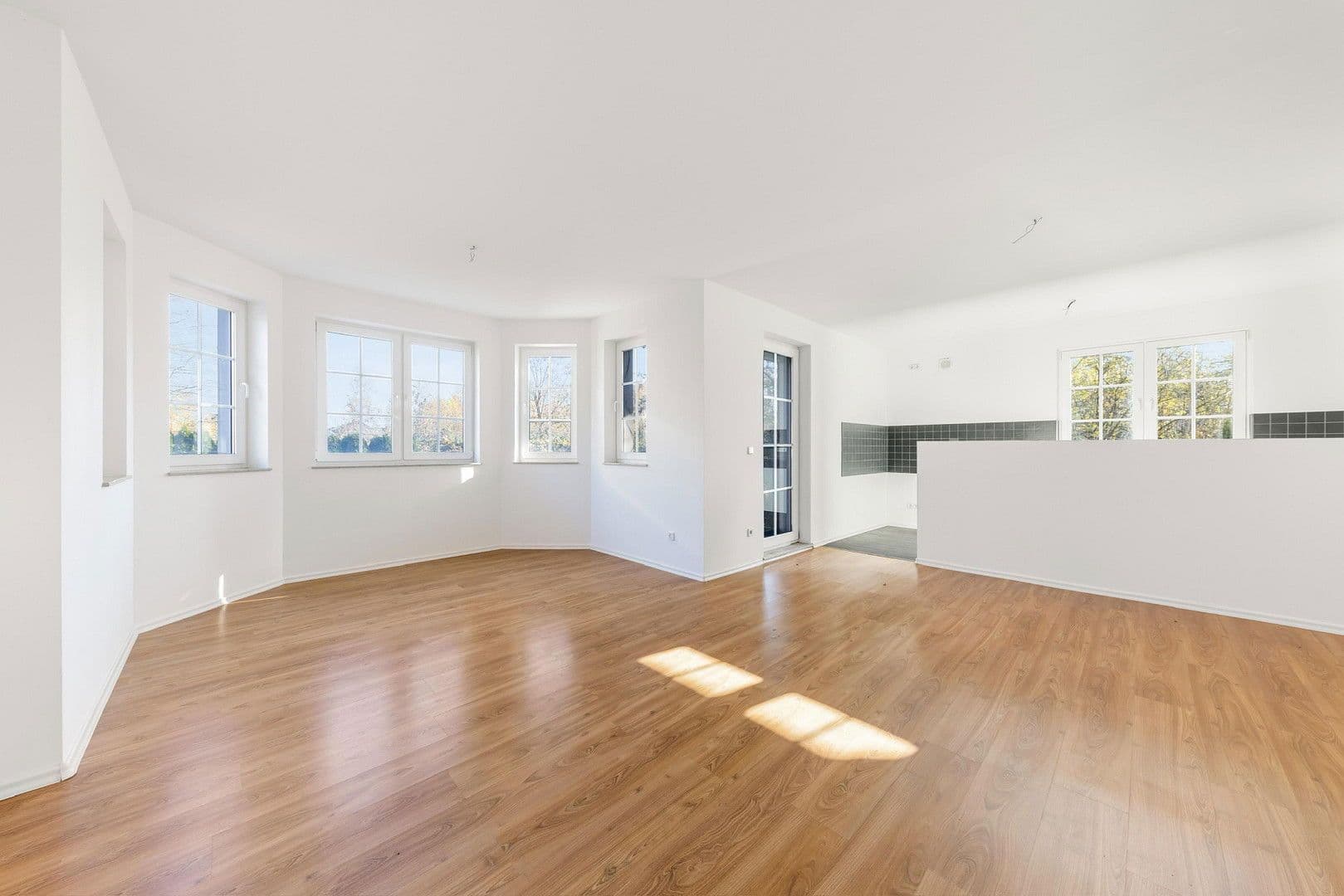 Prenájom bytu 2-izbový 90 m², Verdistr. 64, Berlin, Berlín Prenájom bytu 2-izbový 90 m², Verdistr. 64, Berlin, Berlín