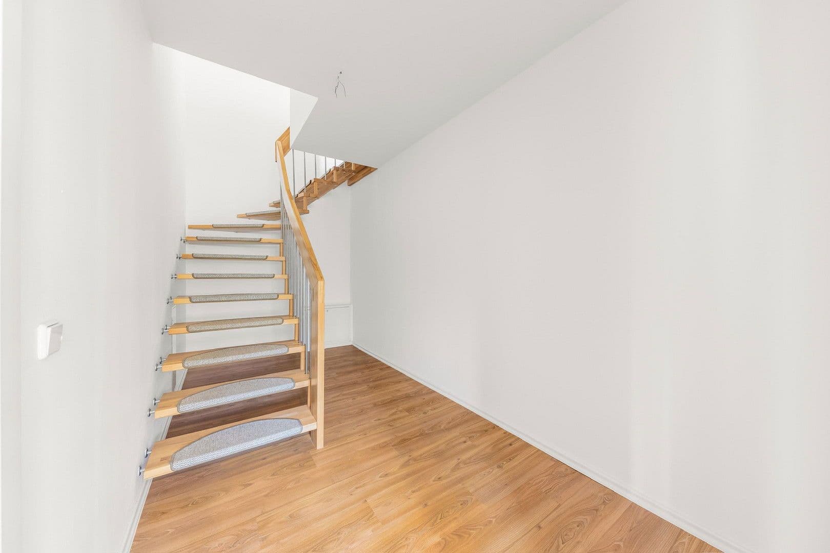 Prenájom bytu 2-izbový 90 m², Verdistr. 64, Berlin, Berlín Prenájom bytu 2-izbový 90 m², Verdistr. 64, Berlin, Berlín