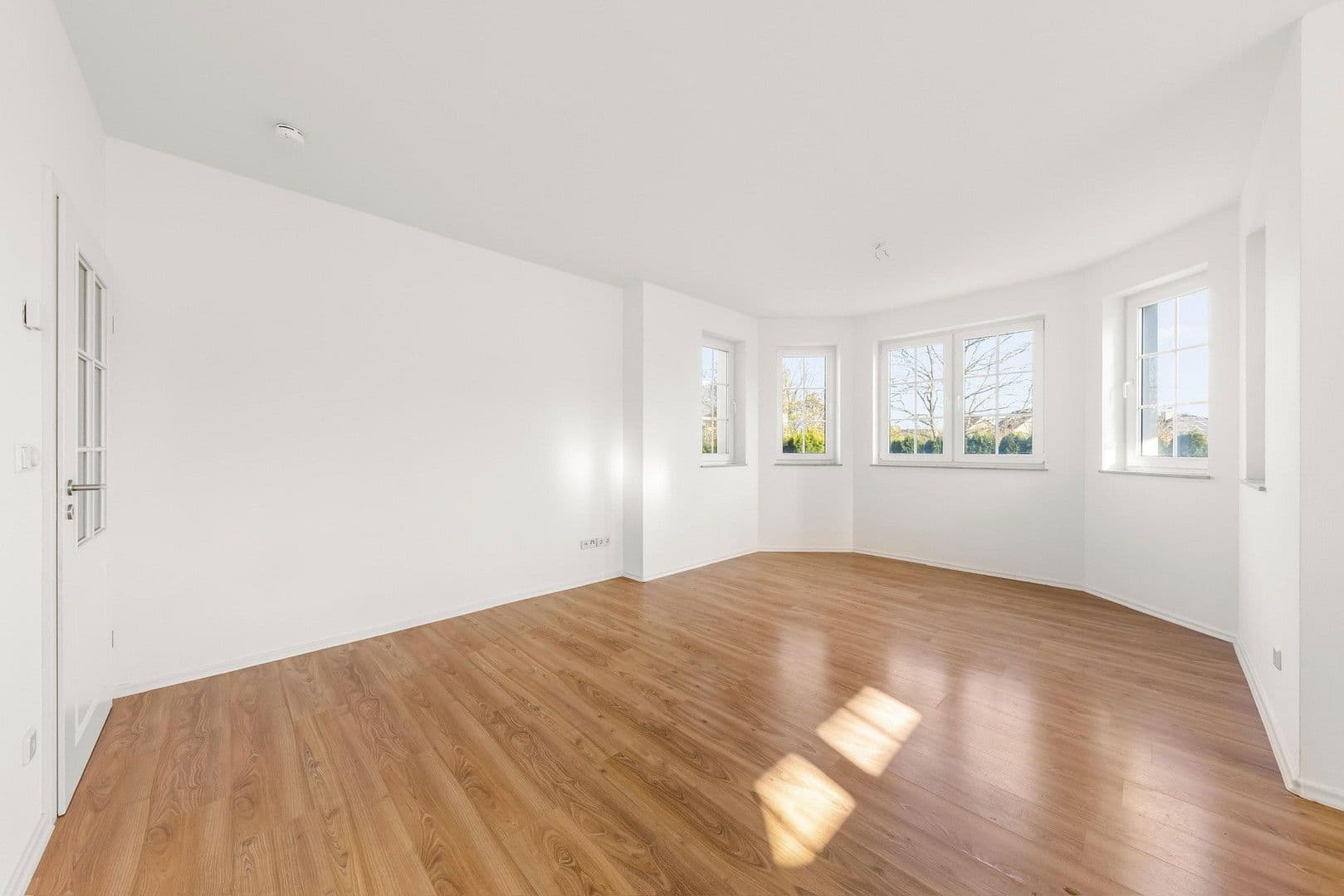 Prenájom bytu 2-izbový 90 m², Verdistr. 64, Berlin, Berlín Prenájom bytu 2-izbový 90 m², Verdistr. 64, Berlin, Berlín