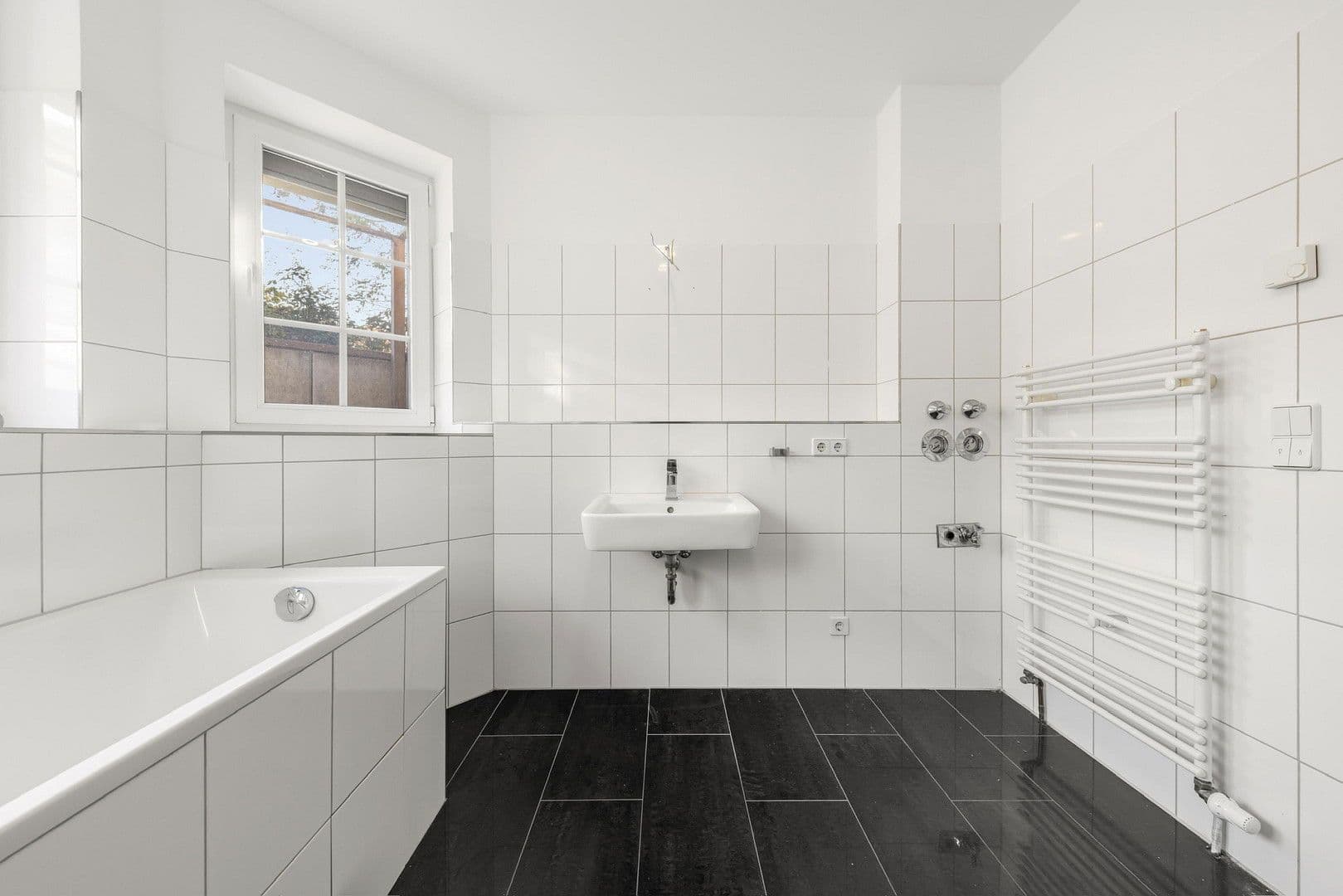 Prenájom bytu 2-izbový 90 m², Verdistr. 64, Berlin, Berlín Prenájom bytu 2-izbový 90 m², Verdistr. 64, Berlin, Berlín