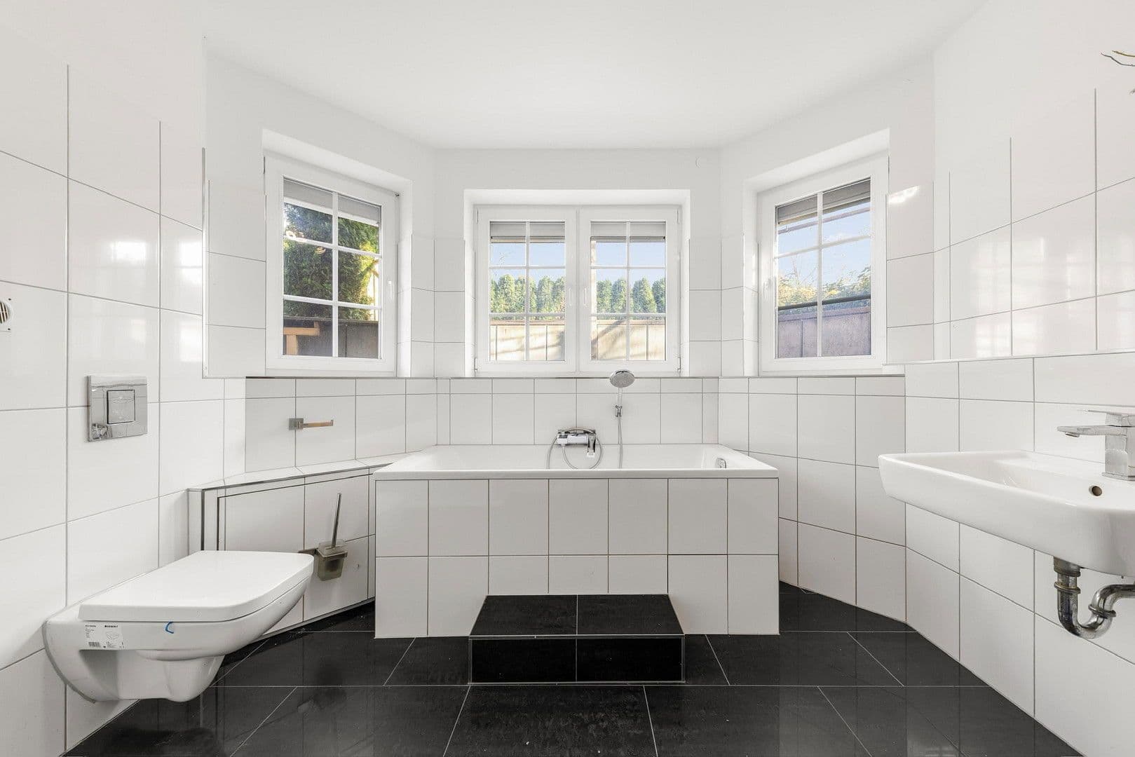 Prenájom bytu 2-izbový 90 m², Verdistr. 64, Berlin, Berlín Prenájom bytu 2-izbový 90 m², Verdistr. 64, Berlin, Berlín