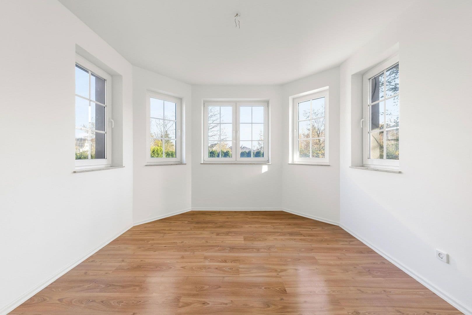 Prenájom bytu 2-izbový 90 m², Verdistr. 64, Berlin, Berlín Prenájom bytu 2-izbový 90 m², Verdistr. 64, Berlin, Berlín