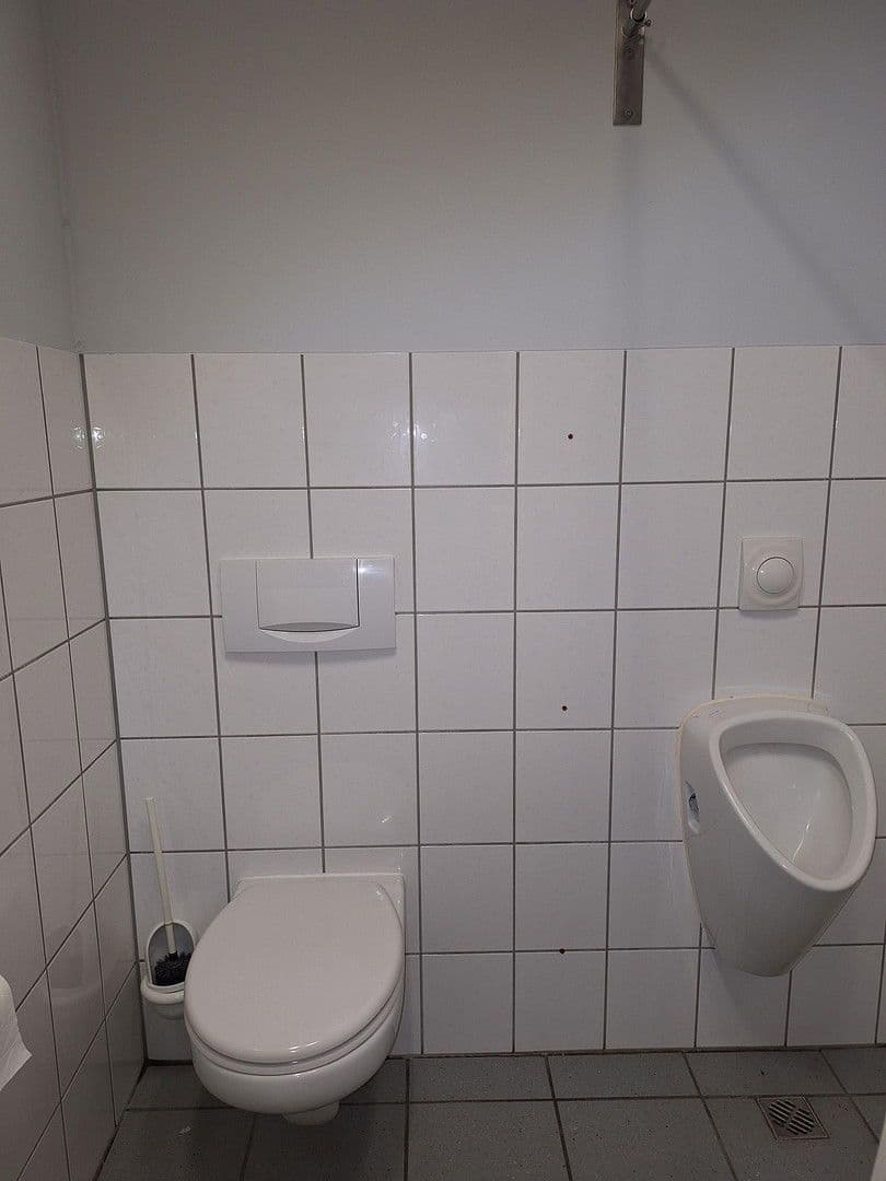 Prenájom nebytového priestoru 1.500 m², am Streitwald 1, Zell (Mosel), Porýnie-Falcko Prenájom nebytového priestoru 1.500 m², am Streitwald 1, Zell (Mosel), Porýnie-Falcko