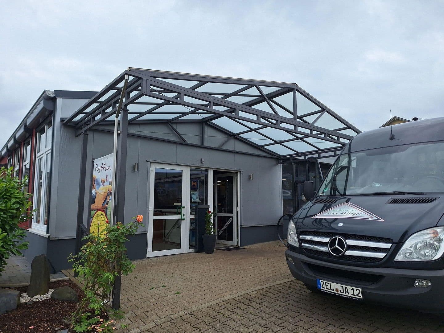 Prenájom nebytového priestoru 1.500 m², am Streitwald 1, Zell (Mosel), Porýnie-Falcko Prenájom nebytového priestoru 1.500 m², am Streitwald 1, Zell (Mosel), Porýnie-Falcko