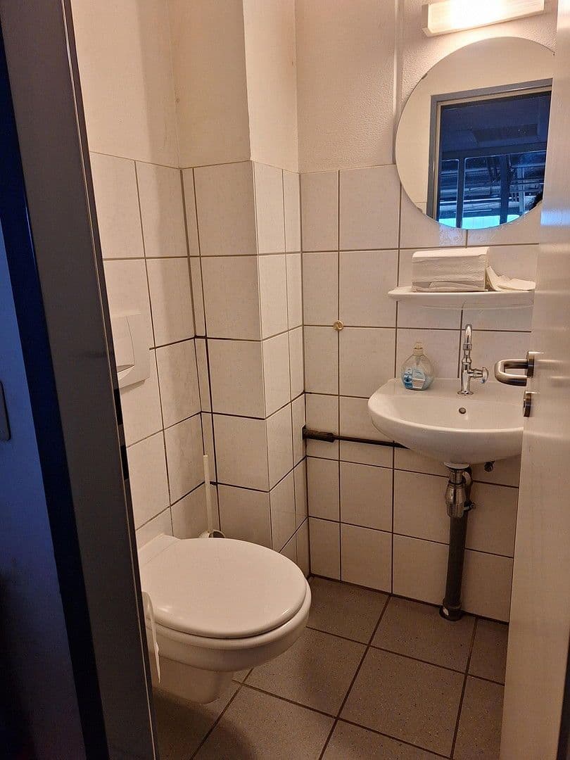 Prenájom nebytového priestoru 1.500 m², am Streitwald 1, Zell (Mosel), Porýnie-Falcko Prenájom nebytového priestoru 1.500 m², am Streitwald 1, Zell (Mosel), Porýnie-Falcko