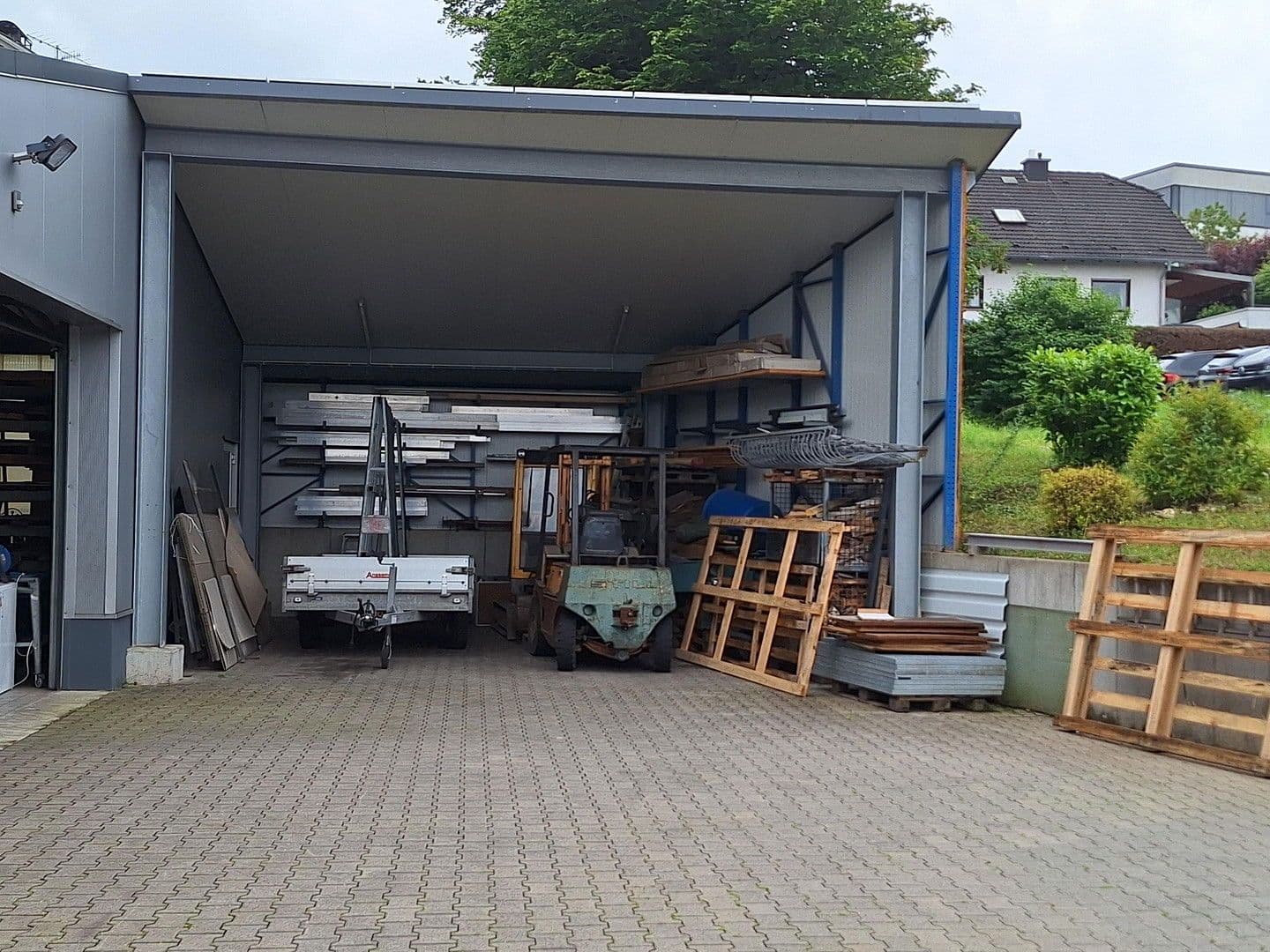 Prenájom nebytového priestoru 1.500 m², am Streitwald 1, Zell (Mosel), Porýnie-Falcko Prenájom nebytového priestoru 1.500 m², am Streitwald 1, Zell (Mosel), Porýnie-Falcko