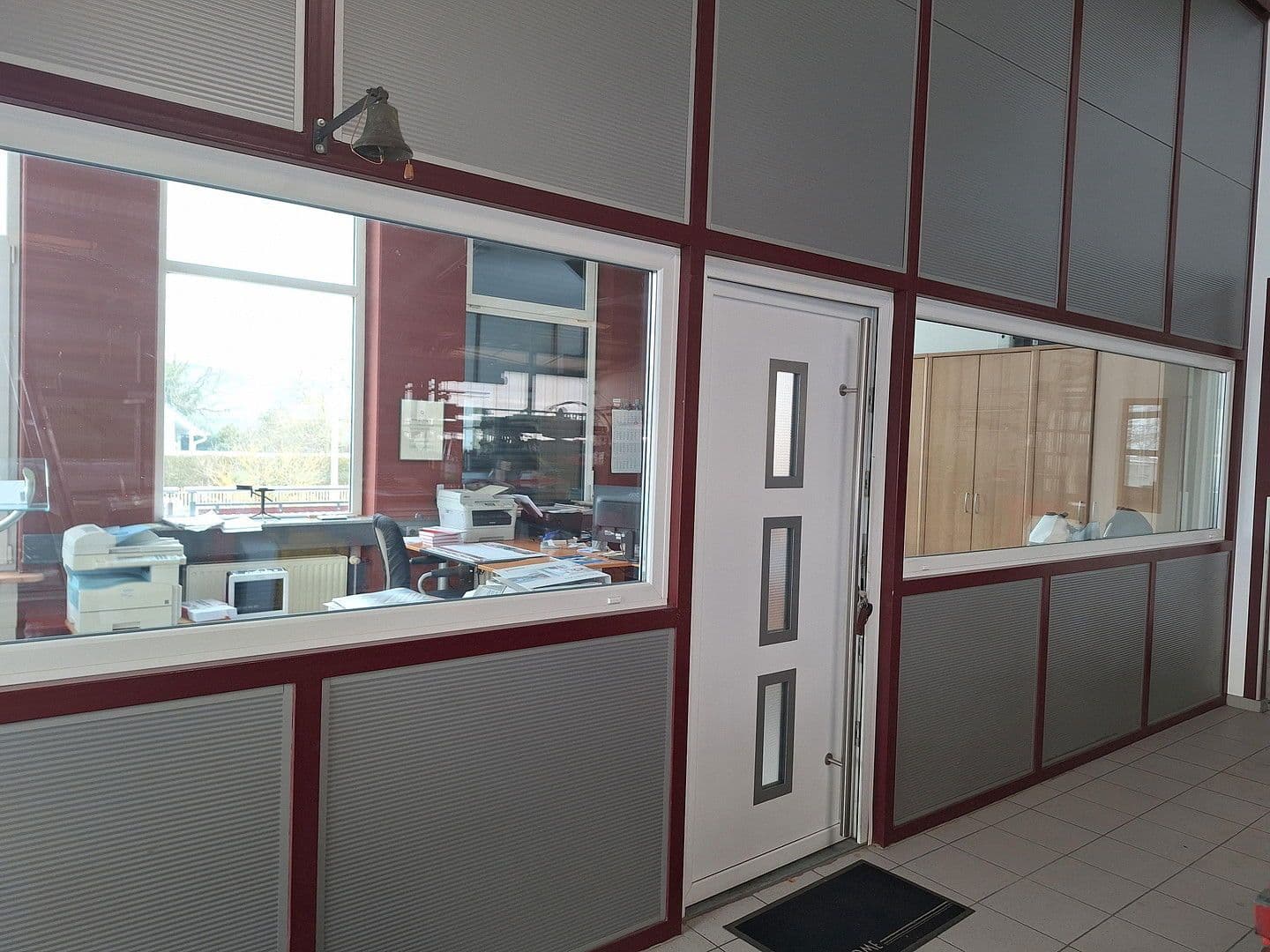 Prenájom nebytového priestoru 1.500 m², am Streitwald 1, Zell (Mosel), Porýnie-Falcko Prenájom nebytového priestoru 1.500 m², am Streitwald 1, Zell (Mosel), Porýnie-Falcko