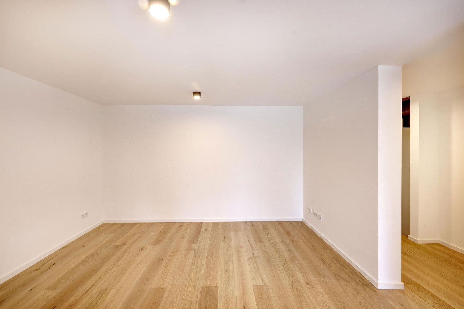 Prenájom domu 135 m², pozemek 102 m², München, Bavorsko Prenájom domu 135 m², pozemek 102 m², München, Bavorsko
