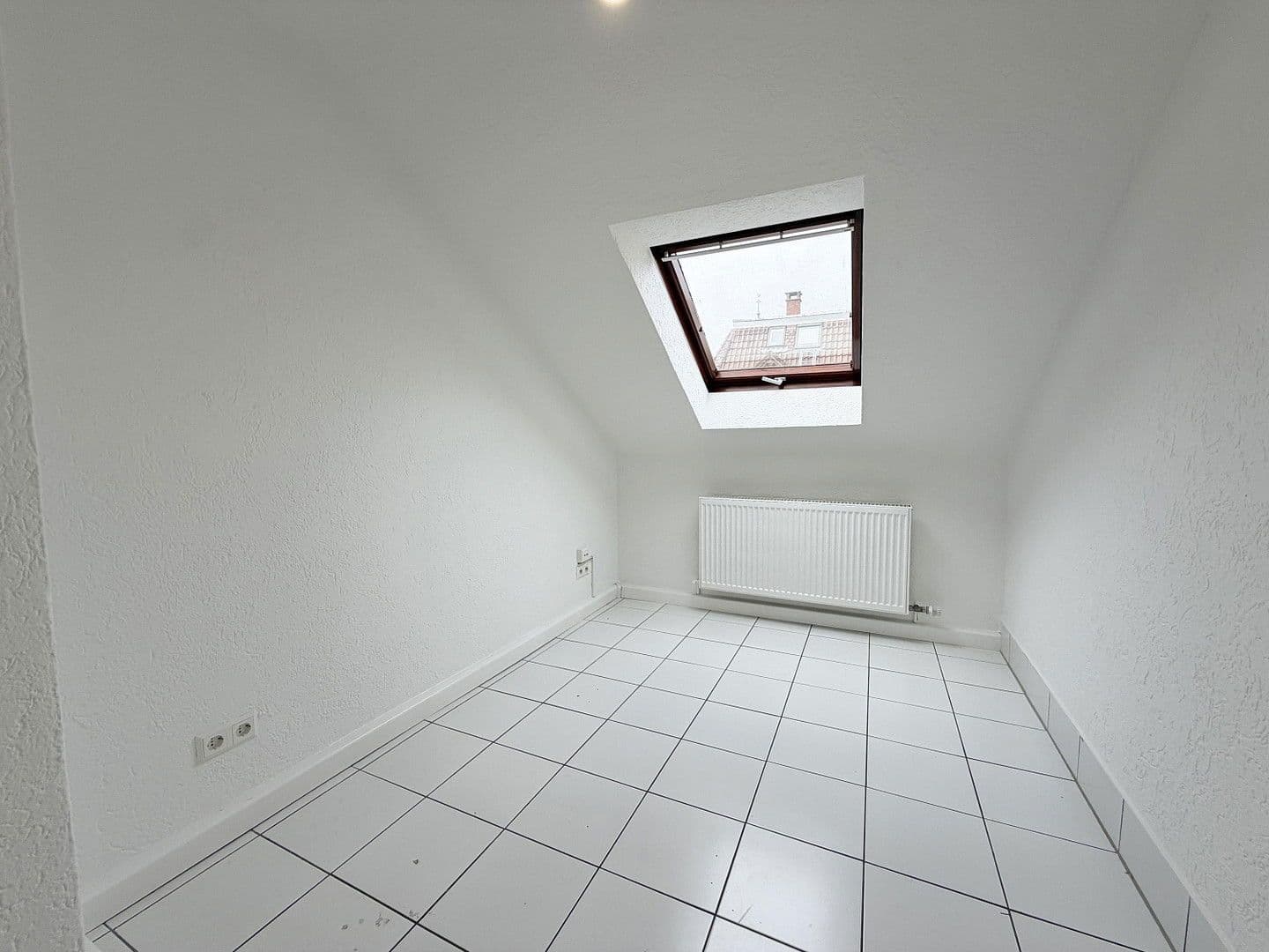 Prenájom bytu 4-izbový 68 m², Stuttgart, Bádensko-Wurttembersko Prenájom bytu 4-izbový 68 m², Stuttgart, Bádensko-Wurttembersko