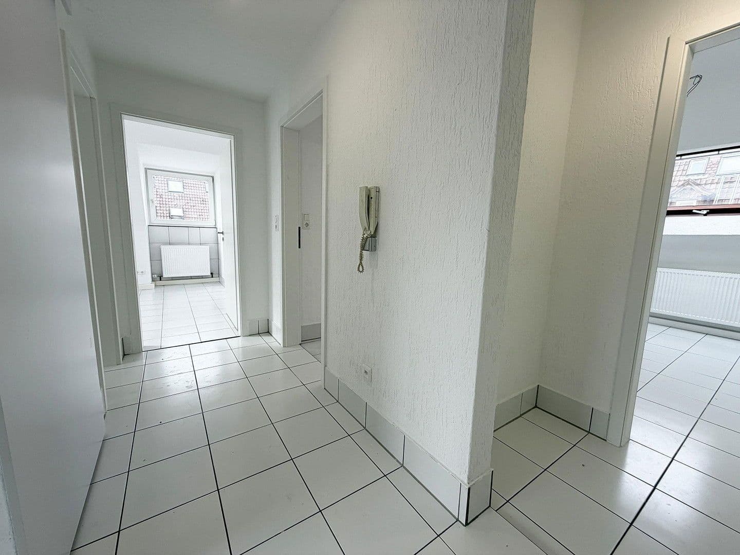 Prenájom bytu 4-izbový 68 m², Stuttgart, Bádensko-Wurttembersko Prenájom bytu 4-izbový 68 m², Stuttgart, Bádensko-Wurttembersko