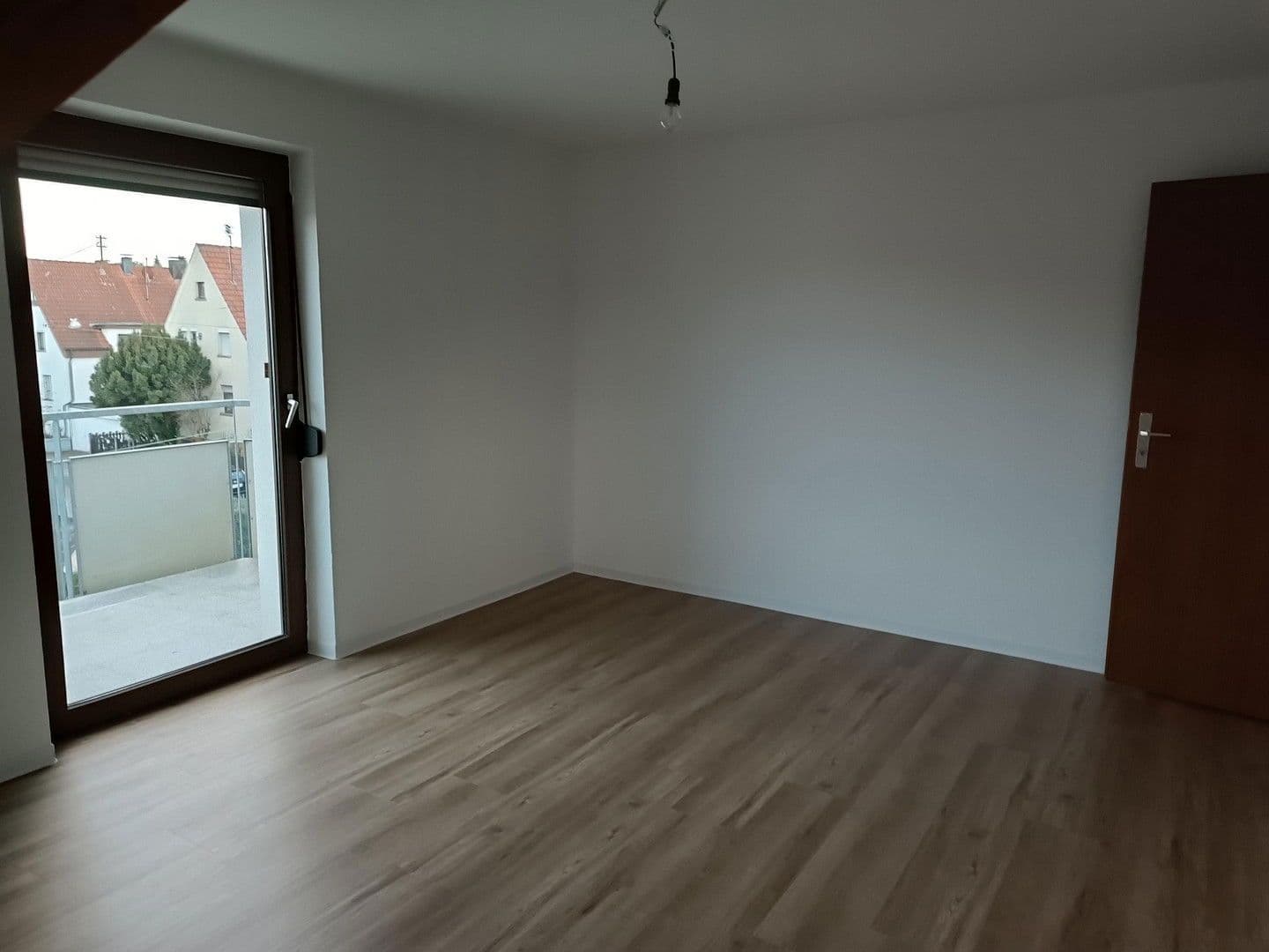 Prenájom bytu 2-izbový 55 m², Esslingen am Neckar, Bádensko-Wurttembersko Prenájom bytu 2-izbový 55 m², Esslingen am Neckar, Bádensko-Wurttembersko
