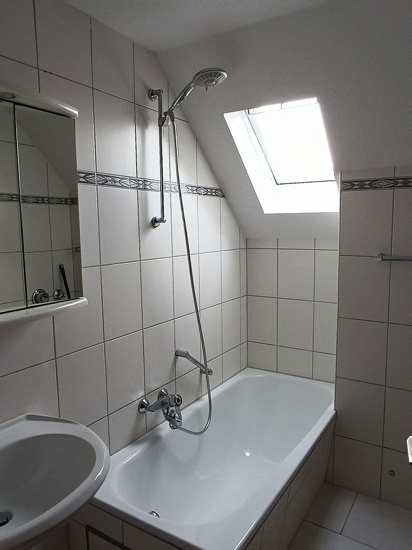 Prenájom bytu 2-izbový 55 m², Esslingen am Neckar, Bádensko-Wurttembersko Prenájom bytu 2-izbový 55 m², Esslingen am Neckar, Bádensko-Wurttembersko