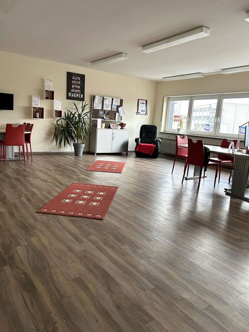 Prenájom kancelárie 172 m², Mannheimer Landstraße 5b, Brühl, Bádensko-Wurttembersko Prenájom kancelárie 172 m², Mannheimer Landstraße 5b, Brühl, Bádensko-Wurttembersko