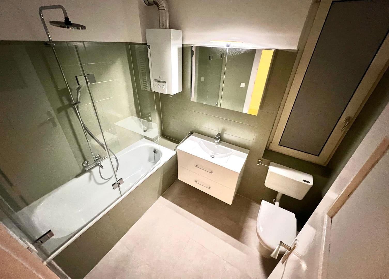 Prenájom bytu 2-izbový 66 m², Roßststraße 87, Düsseldorf, Severné Porýnie - Westfálsko Prenájom bytu 2-izbový 66 m², Roßststraße 87, Düsseldorf, Severné Porýnie - Westfálsko