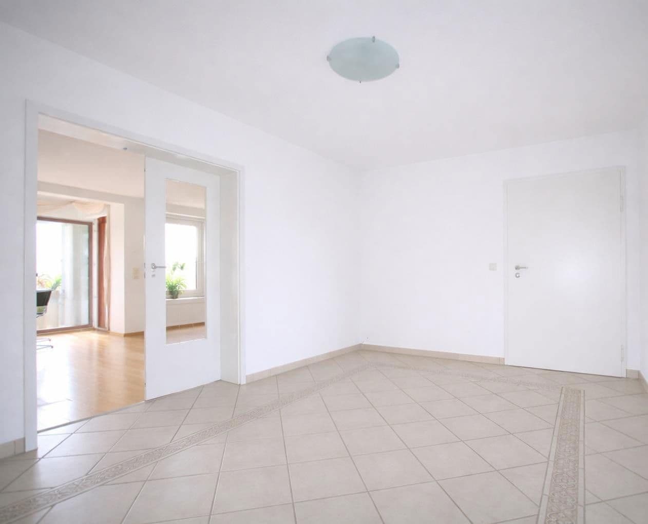 Prenájom bytu 4-izbový 133 m², Niedernhausen, Hesensko Prenájom bytu 4-izbový 133 m², Niedernhausen, Hesensko